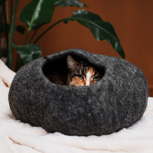 PEBBLE felt cave for cats