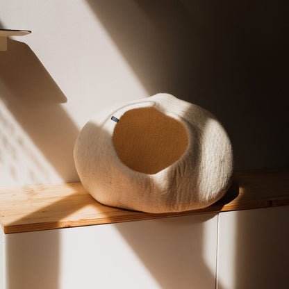 PEBBLE felt cave for cats
